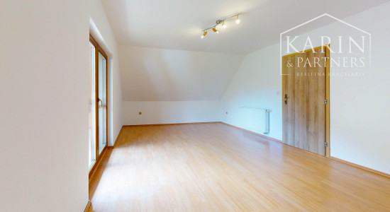 REZERVOVANÉ Rodinný dom na samote s priestranným pozemkom 4676 m2 vzdialený len 11 km od Púchova, s garážou, letnou kuchynkou a štvorkolkou