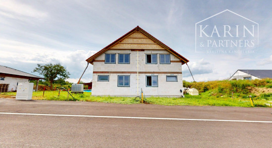 5I RODINNÝ DOM – HRUBÁ UZATVORENÁ STAVBA