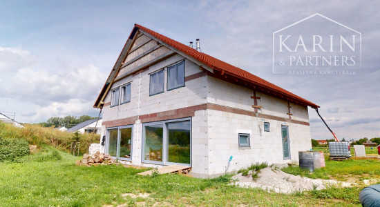 NÍZKOENERGETICKÝ DVOJDOM S DVOMI SAMOSTATNÝMI 5I JEDNOTKAMI