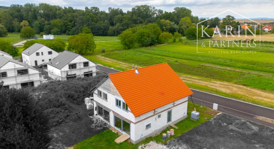 NÍZKOENERGETICKÝ DVOJDOM S DVOMI SAMOSTATNÝMI 5I JEDNOTKAMI