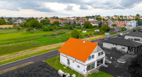 NÍZKOENERGETICKÝ DVOJDOM S DVOMI SAMOSTATNÝMI 5I JEDNOTKAMI