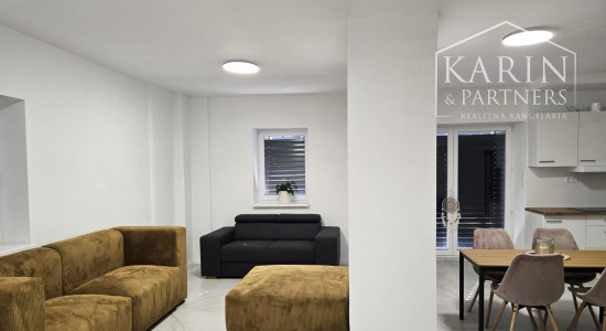 Predaj-rodinný dom 6 izbová novostavba, pozemok 998m2 v Maďarskej obci Bezenye.