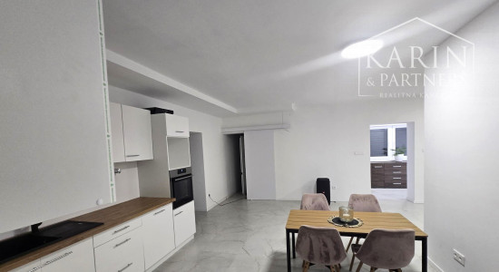 Predaj-rodinný dom 6 izbová novostavba, pozemok 998m2 v Maďarskej obci Bezenye.