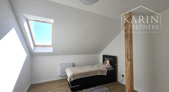 Predaj-rodinný dom 6 izbová novostavba, pozemok 998m2 v Maďarskej obci Bezenye.