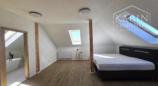 Predaj-rodinný dom 6 izbová novostavba, pozemok 998m2 v Maďarskej obci Bezenye.