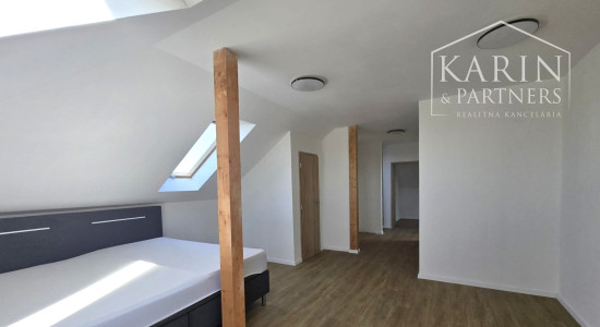 Predaj-rodinný dom 6 izbová novostavba, pozemok 998m2 v Maďarskej obci Bezenye.