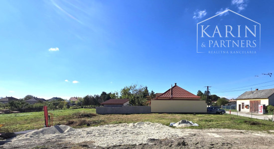 Predaj-rodinný dom 6 izbová novostavba, pozemok 998m2 v Maďarskej obci Bezenye.