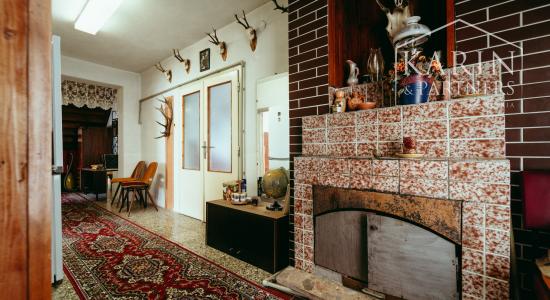 5i. rodinný dom v pôvodnom stave v obci Petrova Ves