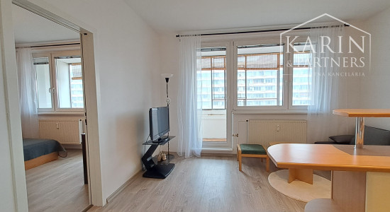 Prenájom zariadený 2-izbový byt, dve lodžie, Šustekova ul., Bratislava V Petržalka