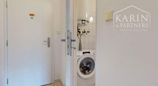 REZERVOVANÉ- 2-izbový byt v centre Rače | Plickova ulica | blízko viníc a lesa