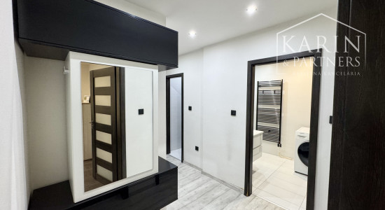 2i ZARIADENÝ BYT NA PREDAJ, HOLÍČ, PRI KAŠTIELI