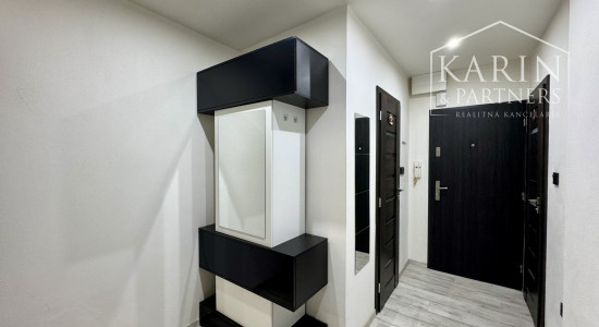 2i ZARIADENÝ BYT NA PREDAJ, HOLÍČ, PRI KAŠTIELI