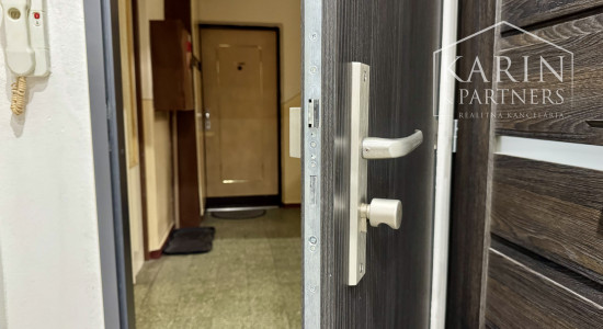 2i ZARIADENÝ BYT NA PREDAJ, HOLÍČ, PRI KAŠTIELI