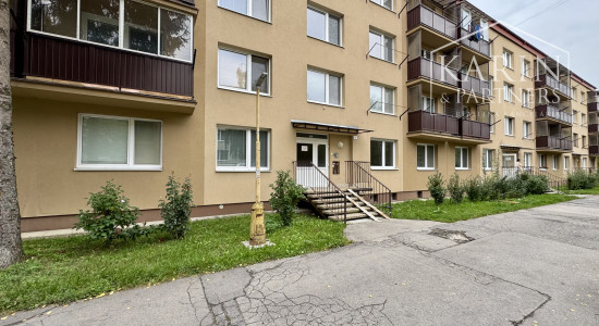 2i ZARIADENÝ BYT NA PREDAJ, HOLÍČ, PRI KAŠTIELI