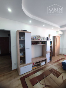 Na predaj kompletne zrekonštruovaný 3-izbový byt s balkónom, komorou a 2 pivnicami – Nové Zámky