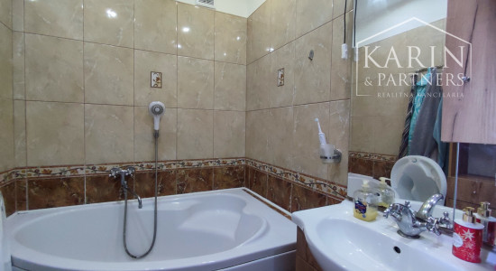 Na predaj kompletne zrekonštruovaný 3-izbový byt s balkónom, komorou a 2 pivnicami – Nové Zámky