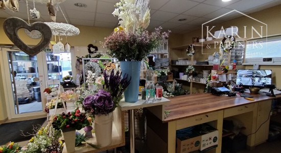 Obchodný priestor so skladom a pozemkom, Veľký Biel