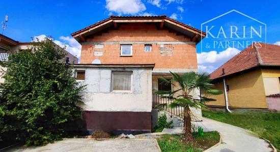 TIP: Exkluzívne len u nás: 5izbový rodinný dom v obci Nitriansky Hrádok, priamo na brehu rybníka Mederčina