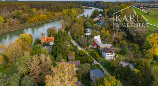 KOMPLETNE ZARIADENÝ 3I DREVODOM V CHATOVEJ OSADE