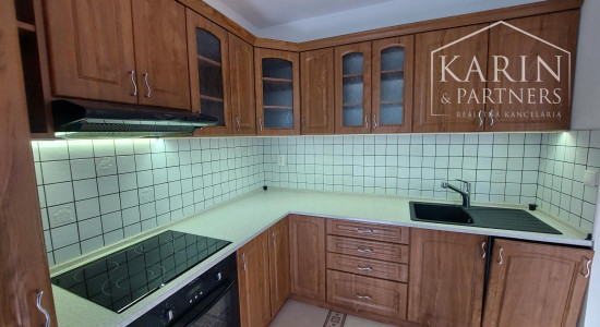 Vajnory - 3 izbový byt s loggiou, pivnicou  a parkovaním