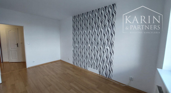 Vajnory - 3 izbový byt s loggiou, pivnicou  a parkovaním