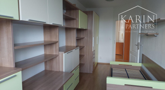 Vajnory - 3 izbový byt s loggiou, pivnicou  a parkovaním