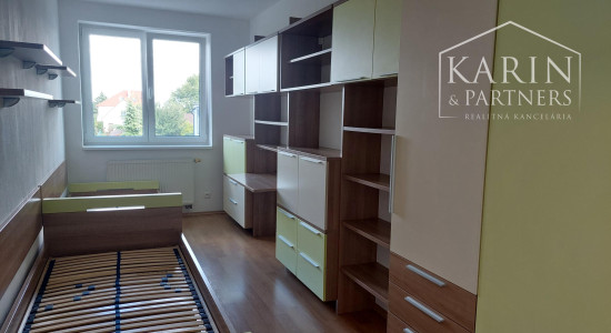 Vajnory - 3 izbový byt s loggiou, pivnicou  a parkovaním