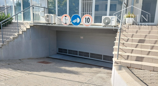 Vajnory - 3 izbový byt s loggiou, pivnicou  a parkovaním