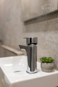 REZERVOVANÝ - Garsónka, ktorá vás zaujme: štýlový štartovací byt na Chrenovej – Nitra