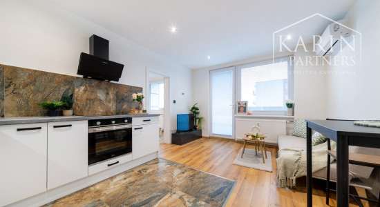 REZERVOVANÝ - 1-izbový byt s balkónom v obľúbenej lokalite Nitra – Chrenová