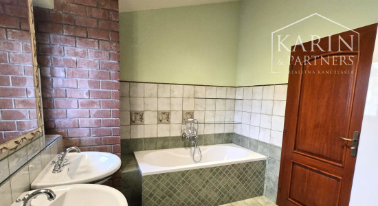 Prenájom – 4 izbový exkluzívny byt s nádherným výhľadom na Hradnom kopci – BA I Staré mesto