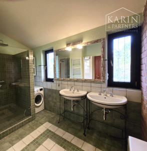 Prenájom – 4 izbový exkluzívny byt s nádherným výhľadom na Hradnom kopci – BA I Staré mesto