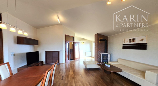 Prenájom – 4 izbový exkluzívny byt s nádherným výhľadom na Hradnom kopci – BA I Staré mesto