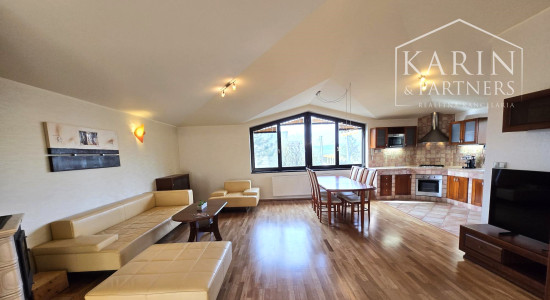 Prenájom – 4 izbový exkluzívny byt s nádherným výhľadom na Hradnom kopci – BA I Staré mesto