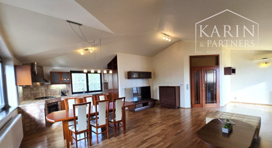 Prenájom – 4 izbový exkluzívny byt s nádherným výhľadom na Hradnom kopci – BA I Staré mesto