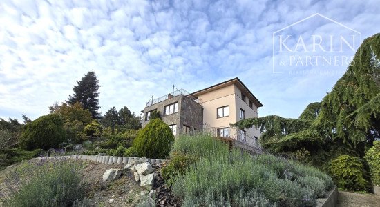 Prenájom – 4 izbový exkluzívny byt s nádherným výhľadom na Hradnom kopci – BA I Staré mesto