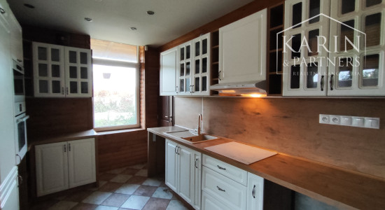 NA PREDAJ-Prevádzková budova+3i byt v centre obce Palárikovo