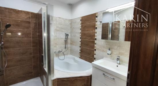 NA PREDAJ-Prevádzková budova+3i byt v centre obce Palárikovo