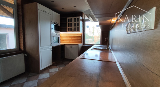 NA PREDAJ-Prevádzková budova+3i byt v centre obce Palárikovo