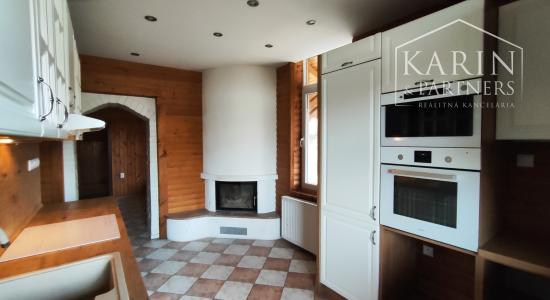 NA PREDAJ-Prevádzková budova+3i byt v centre obce Palárikovo