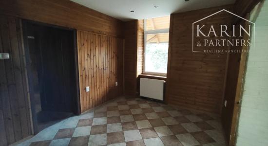 NA PREDAJ-Prevádzková budova+3i byt v centre obce Palárikovo