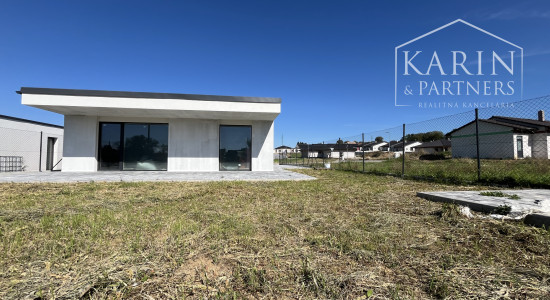 Moderný 4-izbový, pasívny rodinný dom v oáze pohody – Hlboké, Lipová alej