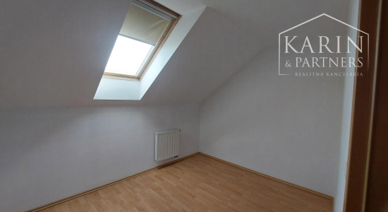 REZERVOVANÉ - 3 izbový mezanínový byt v Senci