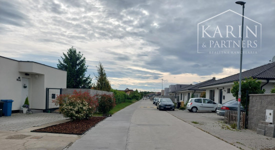 Stavebný pozemok 1 072 m2  -  Hrubá Borša okr. Senec