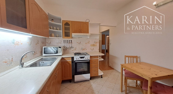 Prenájom 3-izbový byt s klimatizáciou, Smolenická ulica, Bratislava V Petržalka