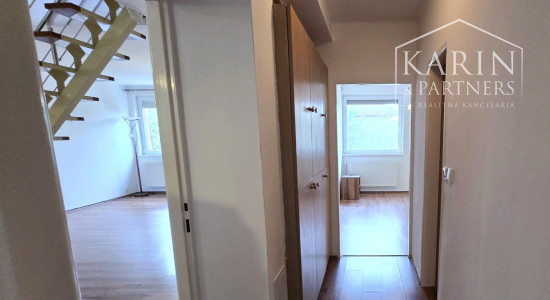 Predaj - 5 izbový, dvojgeneračný rodinný dom - Rajka Maďarsko