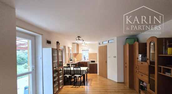 Predaj - 5 izbový, dvojgeneračný rodinný dom - Rajka Maďarsko