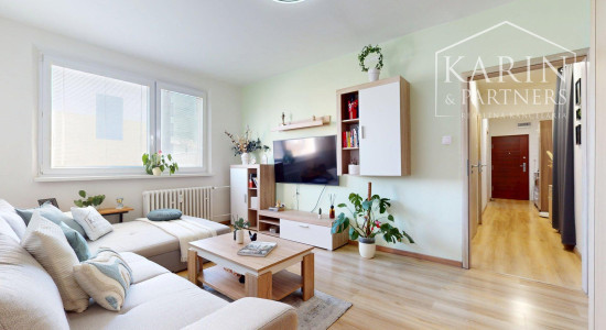 KOMPLETNE ZREKONŠTRUOVANÝ A ZARIADENÝ 2I BYT S PIVNICOU