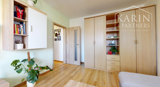 KOMPLETNE ZREKONŠTRUOVANÝ A ZARIADENÝ 2I BYT S PIVNICOU