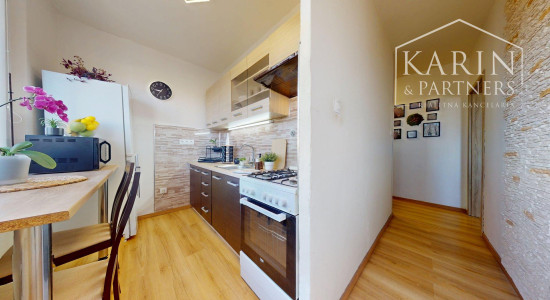 KOMPLETNE ZREKONŠTRUOVANÝ A ZARIADENÝ 2I BYT S PIVNICOU